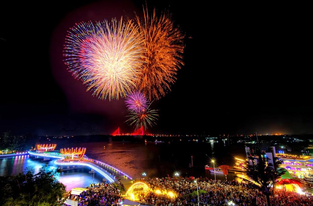 LỄ HỘI VĂN HÓA SÔNG NƯỚC CẦN THƠ 2025: DRONE SHOW, PHÁO HOA VÀ NĂM MỚI HOÀNH TRÁNG TẠI BÌNH MINH MỚI 2 LỄ HỘI VĂN HÓA SÔNG NƯỚC CẦN THƠ NĂM 2025: TRẢI NGHIỆM SẮC MÀU SÔNG NƯỚC MIỀN TÂY | CanthoHub | CanThoHub